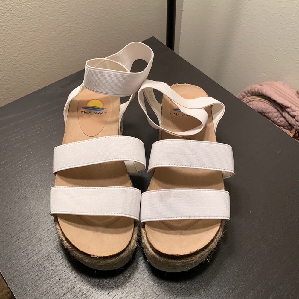 super cute platform sandals!!